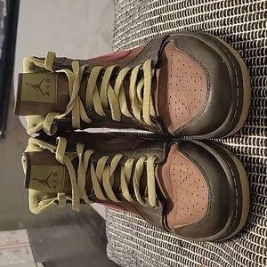 NIKE Air Jordan 1 Retro High Shoes Men's Size 10.5 (332550-201), used